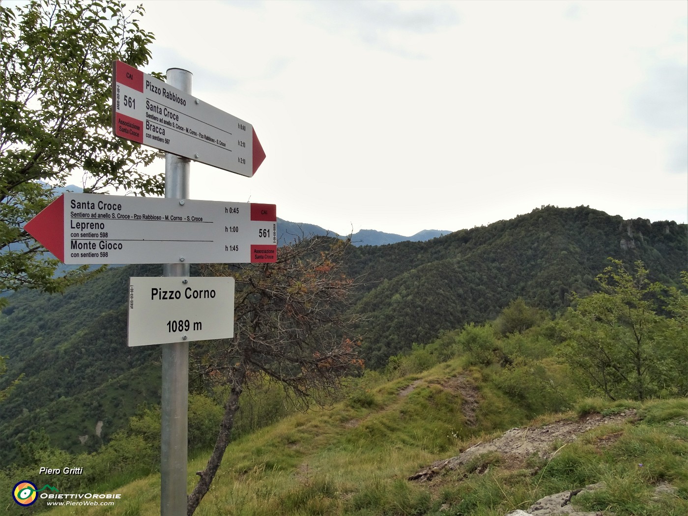 25 Dal Monte Corno proseguo sul sent. 561 per il Pizzo Rabbioso.JPG